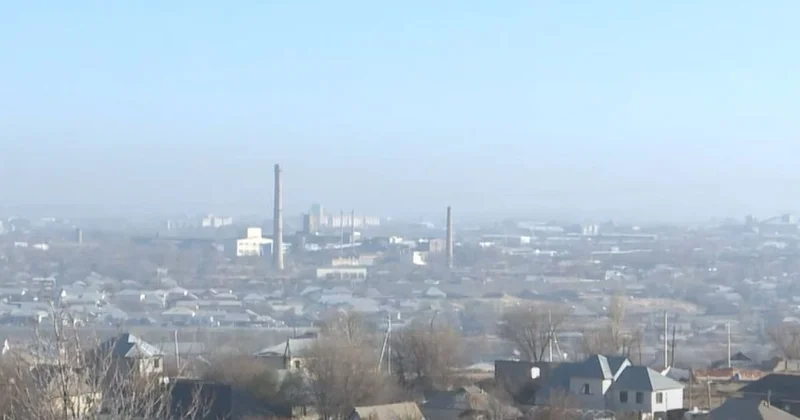 Запах газа и серы : жители бьют тревогу из за плотного смога в Шымкенте