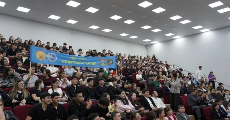 Ангелина Лукас встретилась со студентами в Астане