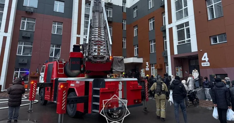 35 человек эвакуировали из за пожара в высотке в Караганде (видео)
