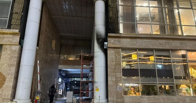 Около монумента Байтерек в Астане вспыхнул пожар