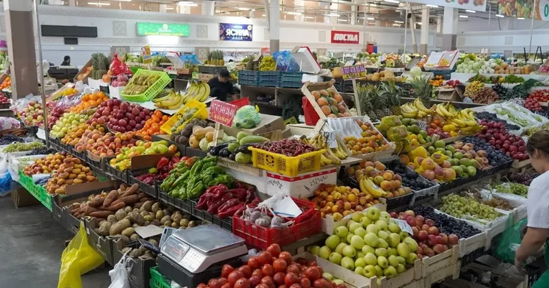 Администрация нашла общий язык с продавцами Султангазиев о ситуации на рынке "Алтын орда"