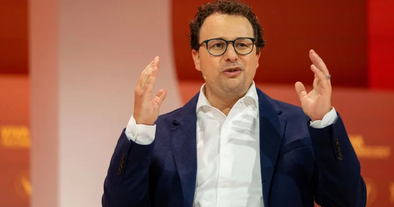 Қытай мемлекеті қолдайды деп болжанған қаскөйлер тобы ЖИ құралын қолданып, 30 ұйымға жасырын кіріп, мәліметтер жинаған