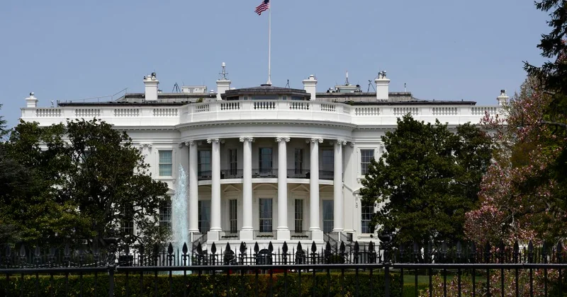 Мужчина открыл стрельбу рядом с Белым домом в США: Трамп жестко отреагировал на инцидент