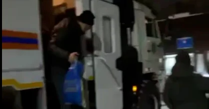 32 человека эвакуировали со сломанного на трассе автобуса в Карагандинской области