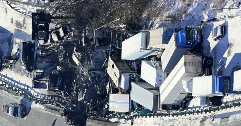 67 машин столкнулись на скоростной автотрассе в Японии, два человека погибли, 26 пострадали