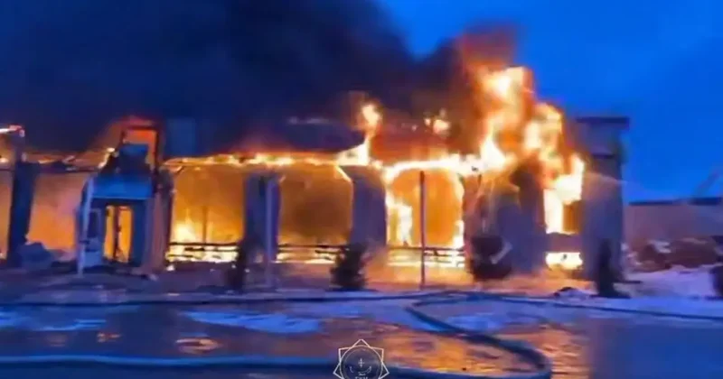 Придорожное кафе сгорело на трассе Алматы Термез, пожарные предотвратили взрыв