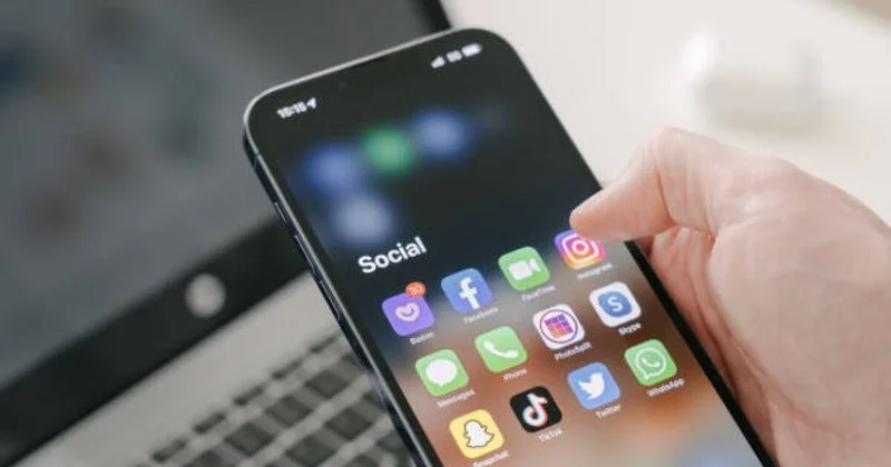 Мошенники могут незаметно читать переписку казахстанцев в WhatsApp