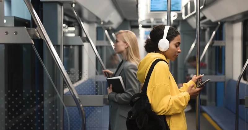 Мужчина напал с ножом на женщин в метро в Париже