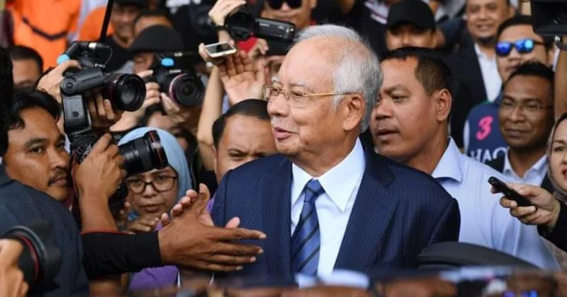 Экс премьер Малайзии приговорен к 15 годам тюрьмы