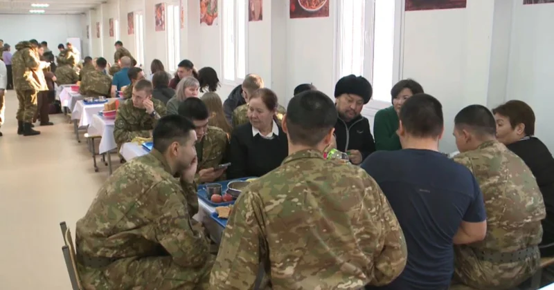 Қарағандыда ата аналар әскери бөлімді аралады