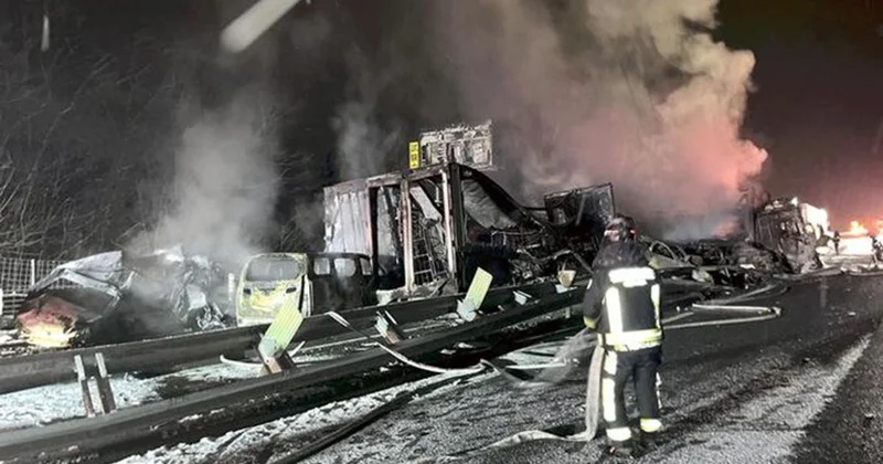 Массовое ДТП с 56 автомобилями произошло на трассе в Японии (видео)