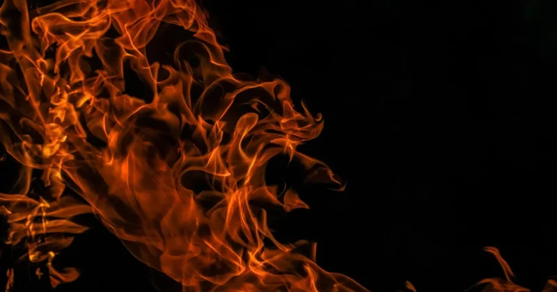 В Астане загорелся ангар на территории этно мемориального комплекса