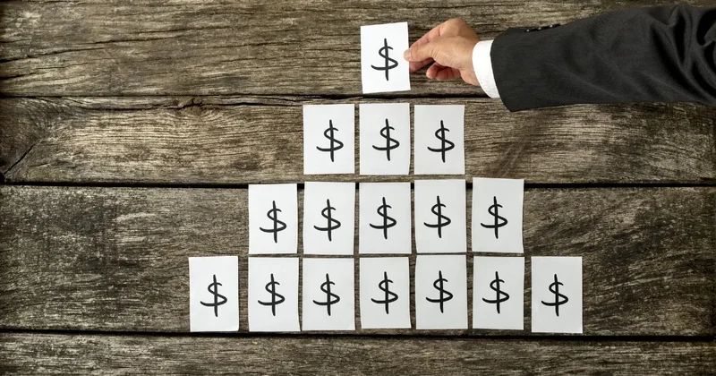 "Надо давать сроки". Токаев предложил наказывать тех, кто втягивает казахстанцев в финансовые пирамиды