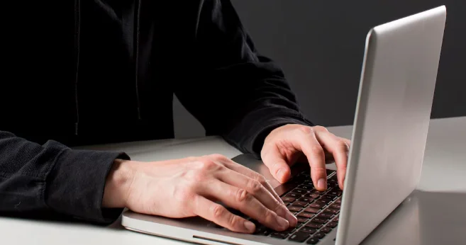 Ипотекалық делдал ретінде Instagram арқылы 25 адамды алдаған алаяқ сотталды