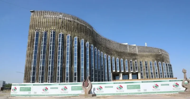 Театр "Алатау" в Алматы откроют позже, чем планировали