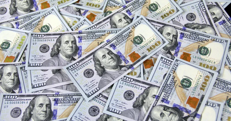 Доллар әлсіреп барады: Инвесторлар неге алаңдады?