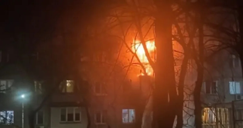 Загорание балконов : МЧС раскрыло подробности ночного пожара в многоэтажке Алматы (видео)