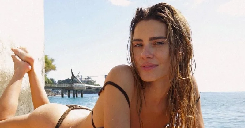 Ослепительно : звезда бразильских сериалов попозировала в платье без белья