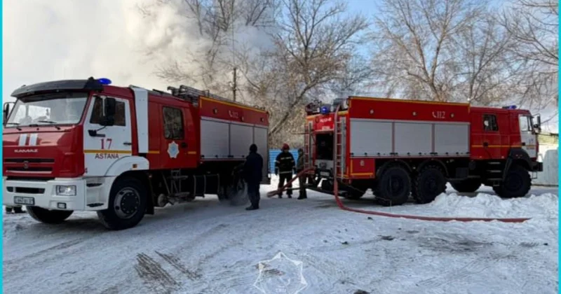 Мужчину без сознания нашли в горящем доме Усть Каменогорска