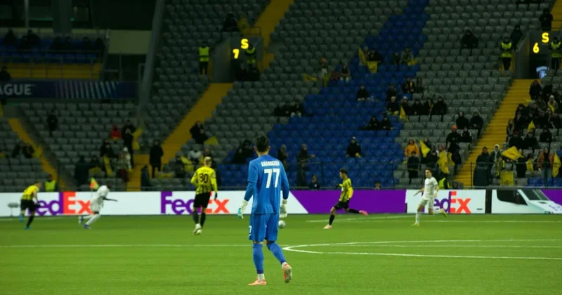 Кайрат и Арсенал назвали стартовые составы на матч ЛЧ