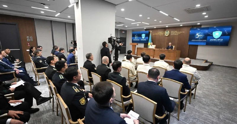 “Ұлттық қауіпсіздігімізге қатер төндіруі мүмкін“: Тоқаев ҚМА қызметіне жасанды интеллектті енгізу маңызды екенін айтты