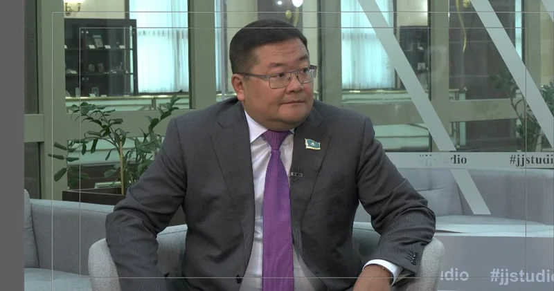 Айдос Сарым цифрлық құқықтарды Конституцияда бекітудің мәнін түсіндірді