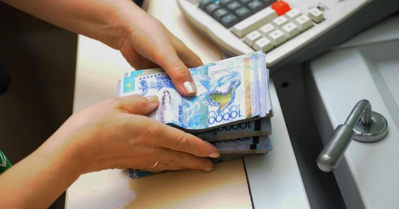 Банк или обменник: где выгоднее менять валюту в Казахстане, рассказали аналитики