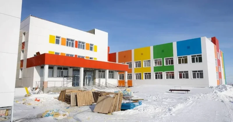 Қостанайда жаңа мектептің шатыры опырылып түсті: Мердігер бюджетке 266 млн теңге қайтарады
