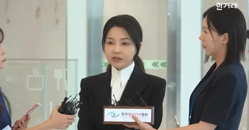 Бывшую первую леди Южной Кореи приговорили к лишению свободы за получение дорогих подарков