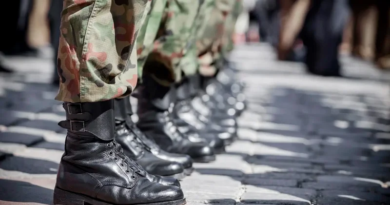 Число казахстанцев, сознательно выбирающих военную службу, ежегодно сокращается депутат