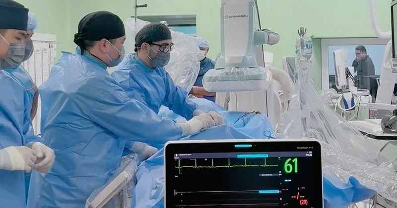 Алматыда егде жастағы науқастарға наркозсыз жүрек қақпақшасын ауыстыру отасы жасалды