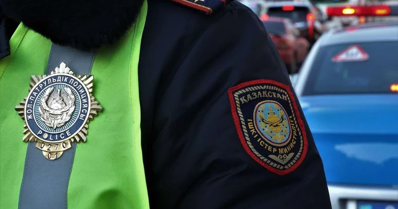 Успели за шесть минут: полицейские экстренно доставили девочку в больницу в области Жетісу