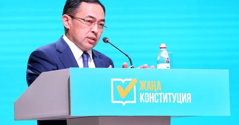 Ел болашағы мен жастардың рөлі: Арман Қырықбаев студенттермен жаңа Конституцияны талқылады