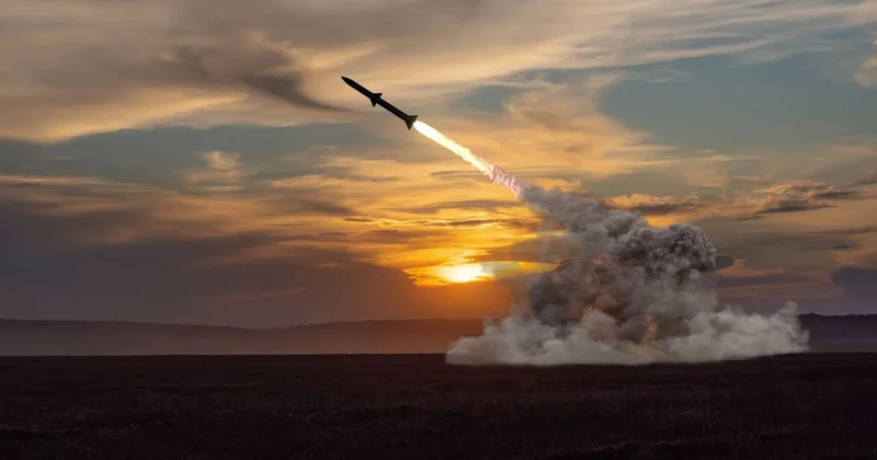 Иран в ответ на атаку направил десятки ракет в сторону Израиля