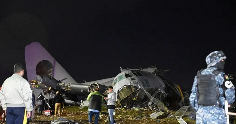 Самолет с деньгами рухнул в Боливии: 15 погибших, люди кинулись собирать купюры