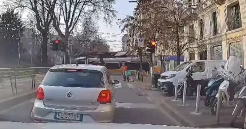 Двое погибли и 40 пострадали при сходе с рельсов трамвая в Милане