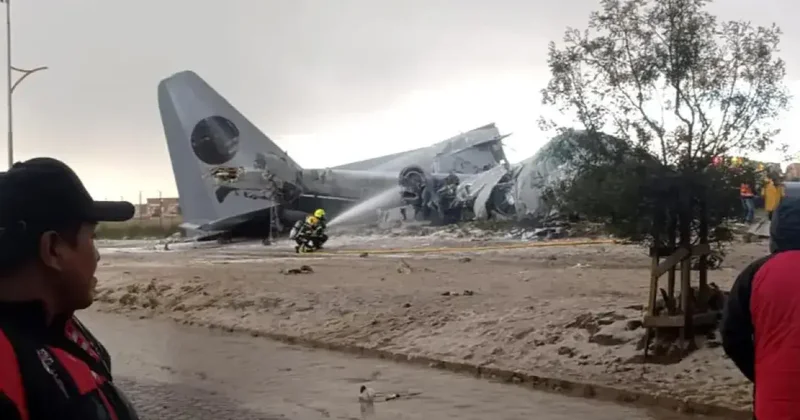Деньги разлетелись по округе: самолёт разбился на шоссе в Боливии, погибли 15 человек