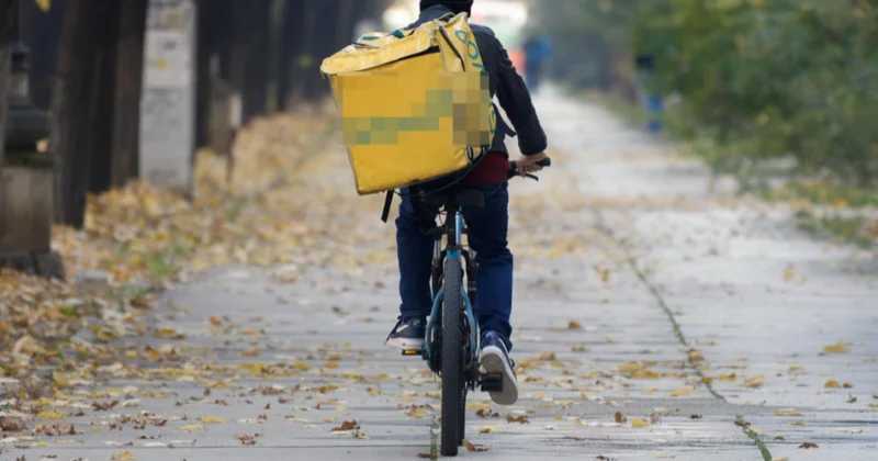 Курьеры исчезают с iPhone и ноутбуками: полиция Алматы предупреждает