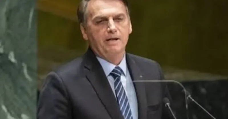 Экс президенту Бразилии Болсонару, отбывающему 27 летний тюремный срок, разрешили пожить дома