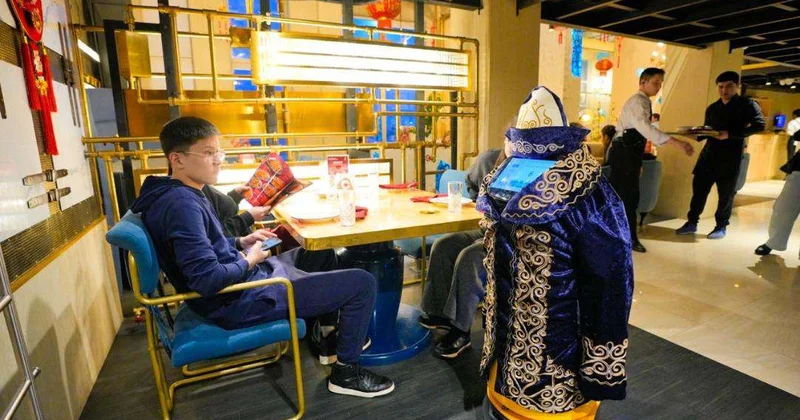 Заказ к столу доставит Арыстан