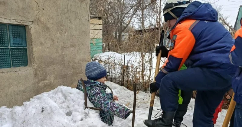Өскеменде жеті жасар бала қарға батып қалды