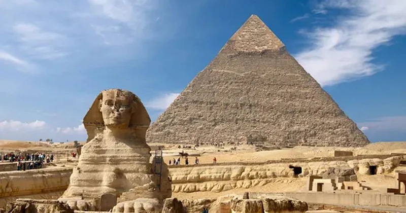 Исследователь заявил о возможном втором Сфинксе под песками Гизы