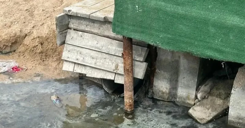 Жители Актау пожаловались на слив неизвестной жидкости в Каспий (видео)