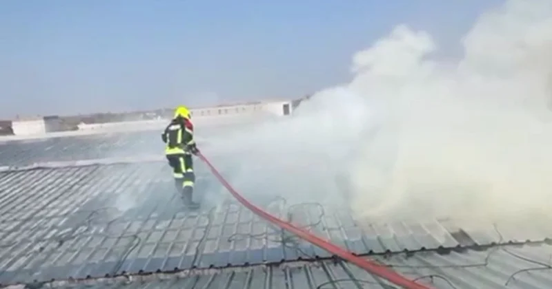 Строящееся трехэтажное здание загорелось в районе барахолки в Алматы (видео)