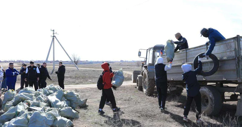 Актюбинцы вышли на субботник в рамках Таза Қазақстан