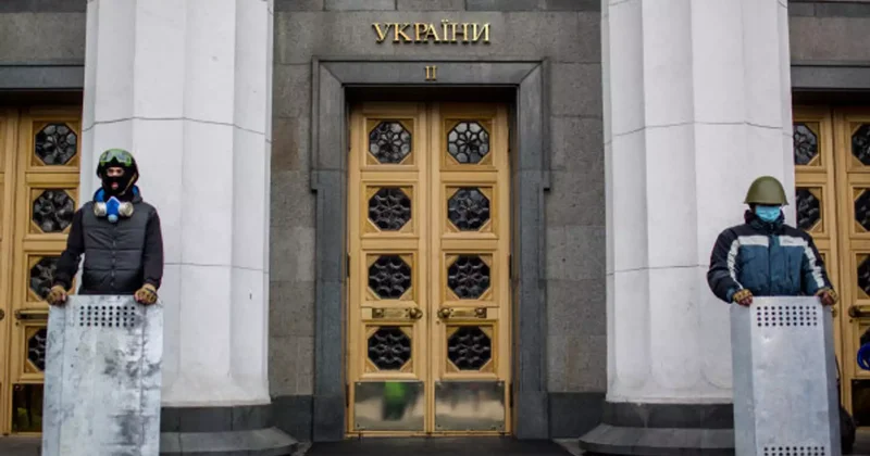 Рада Украинадағы әскери жағдай мерзімін ұзартты