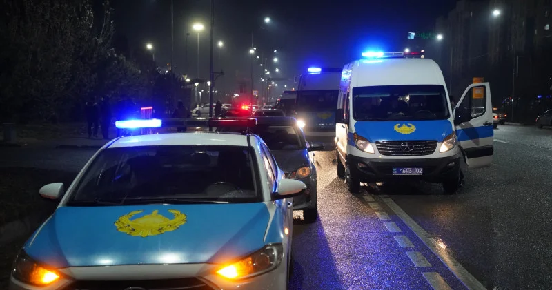 Астанадағы күшейту полиция жүргізушілерді тексеріп, жаяу жүргіншілерді бақылауда