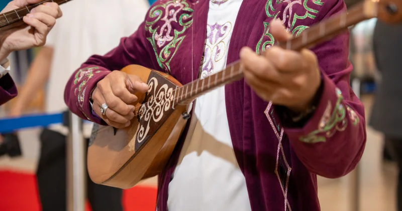 Ақтөбеде домбыра туралы даулы мәлімдеме жасаған автор қамауға алынды