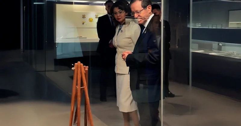 Израиль Президенті Ұлттық музейді аралап көрді