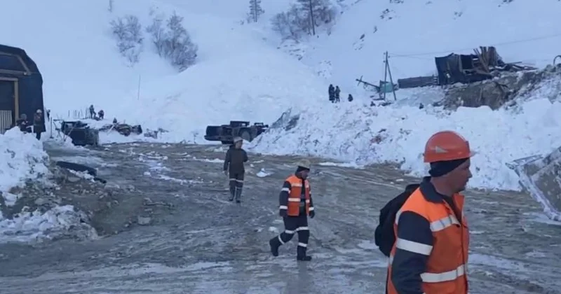 Ресейде қар көшкіні жұмысшыларды басып қалды